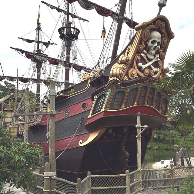 Pirates à l'abordage! #disneylandparis #piratesofthecaribbean #worldofcleophis